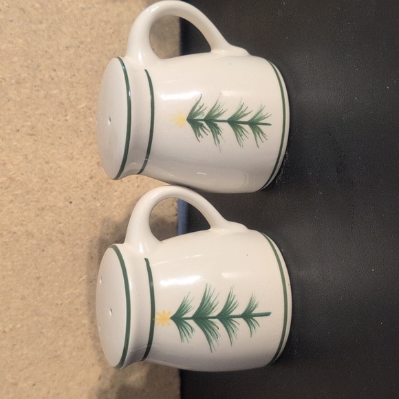 Christmas Tree Salt & Pepper Shakers - Picture 3 of 8